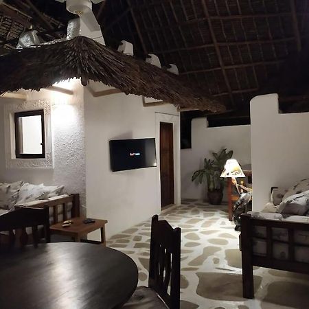 Twiga House Resort Piscina ☆☆☆☆☆ Pearl Beach Watamu Exterior photo
